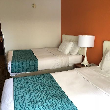 Howard Johnson By Wyndham Airport Louisville Bagian luar foto