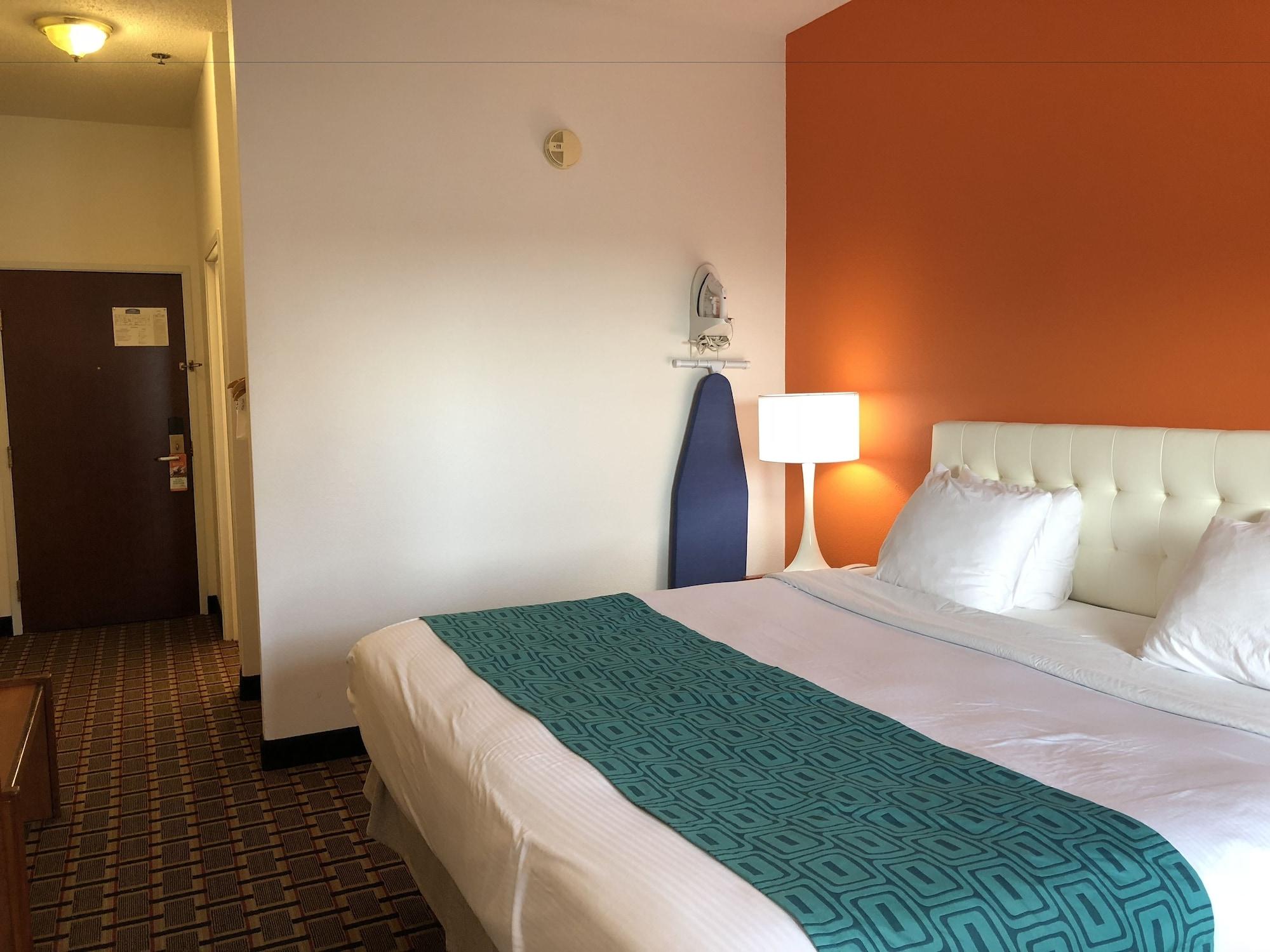 Howard Johnson By Wyndham Airport Louisville Bagian luar foto