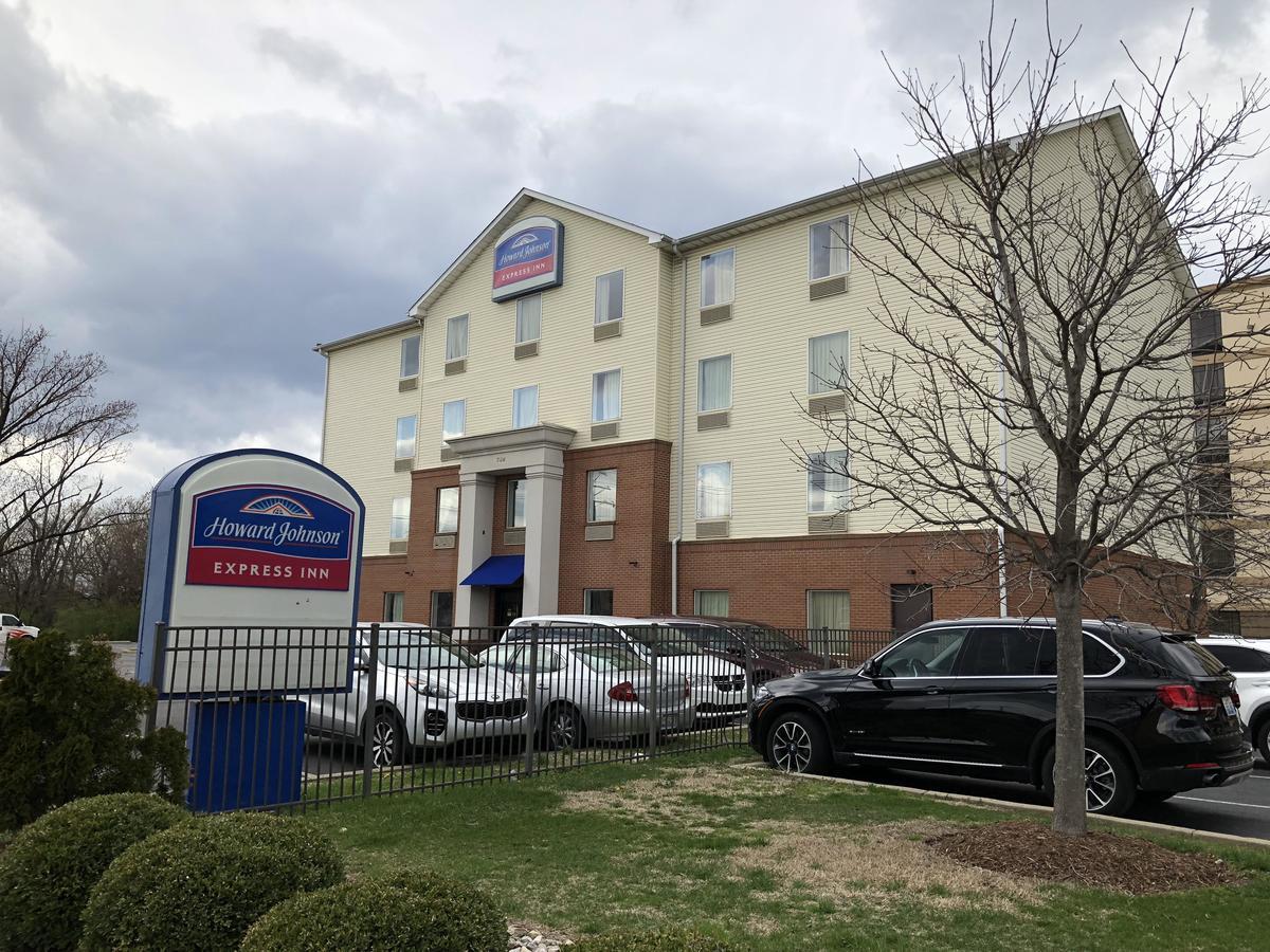 Howard Johnson By Wyndham Airport Louisville Bagian luar foto