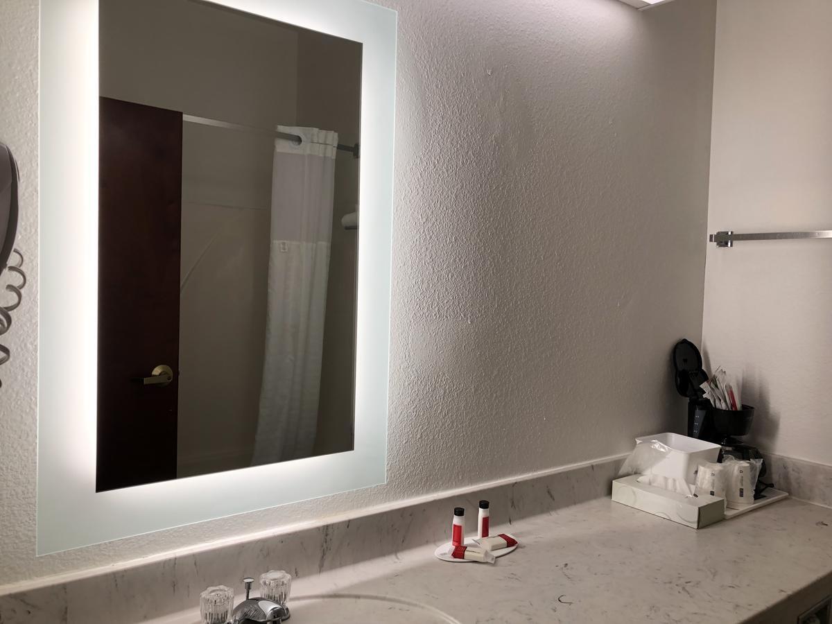 Howard Johnson By Wyndham Airport Louisville Bagian luar foto