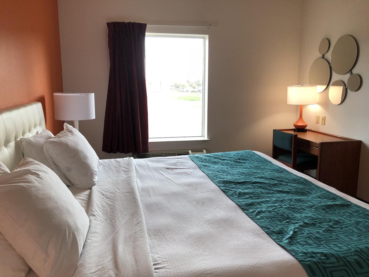 Howard Johnson By Wyndham Airport Louisville Bagian luar foto