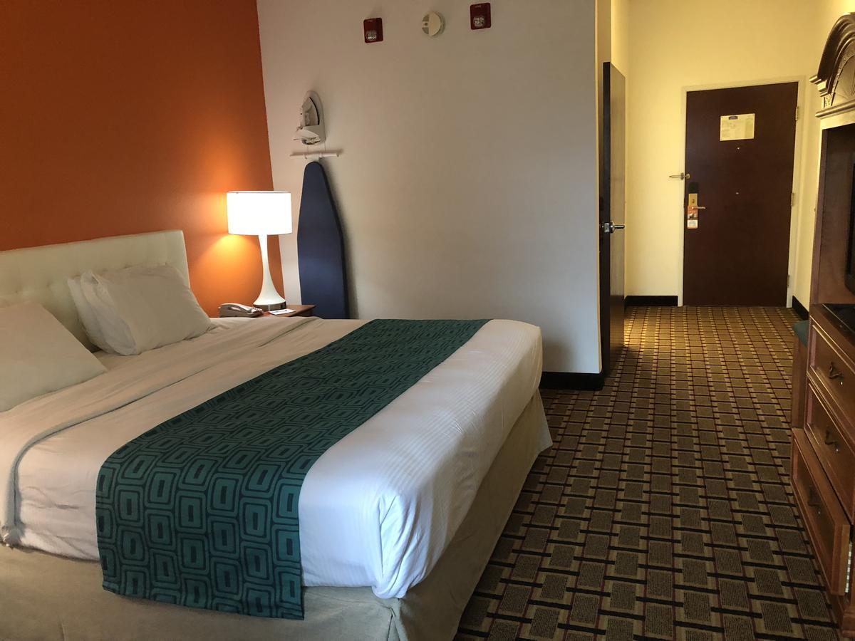Howard Johnson By Wyndham Airport Louisville Bagian luar foto